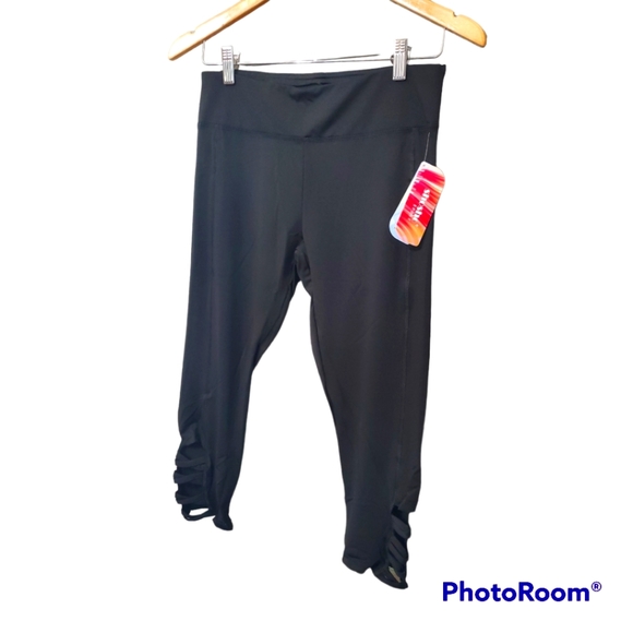 NWT S, M & L Black Capri Leggings - Picture 1 of 3